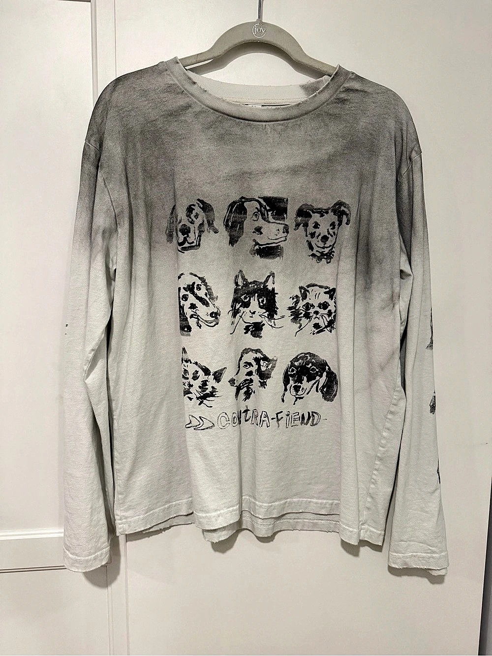 Contrast Friend Long Sleeve Graphic Tee in Gray Size M
